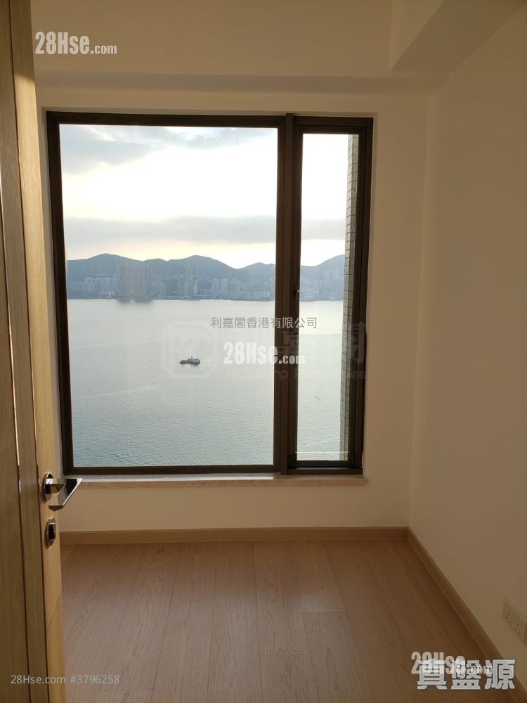 Sea To Sky Sell 3 Bedrooms , 2 Bathrooms 745 ft²