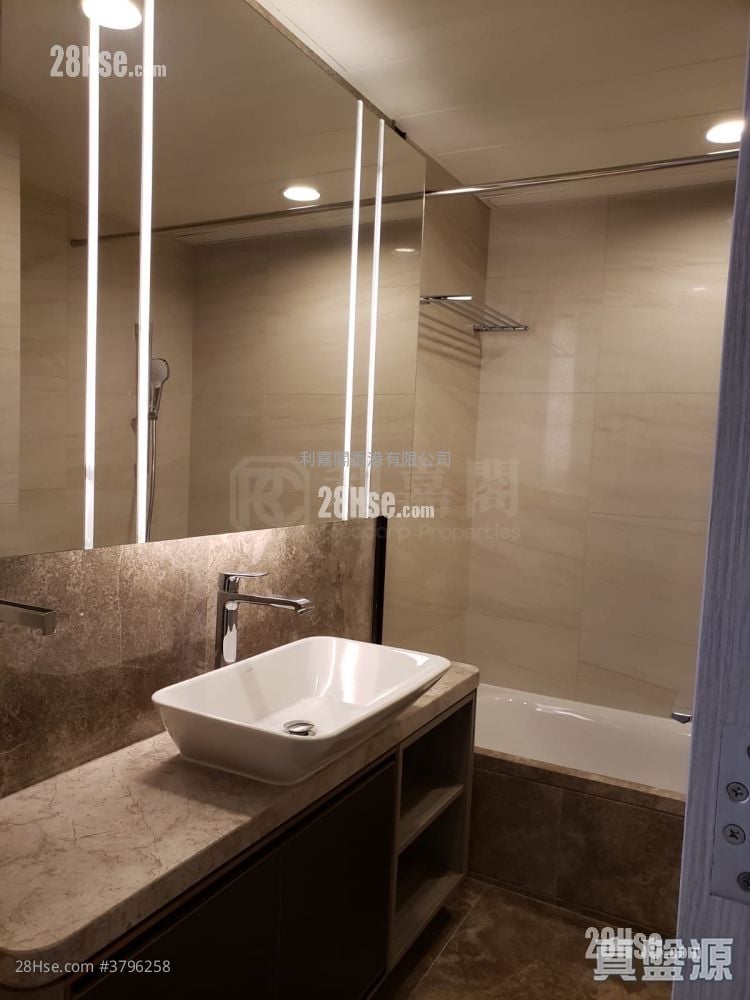 Sea To Sky Sell 3 Bedrooms , 2 Bathrooms 745 ft²