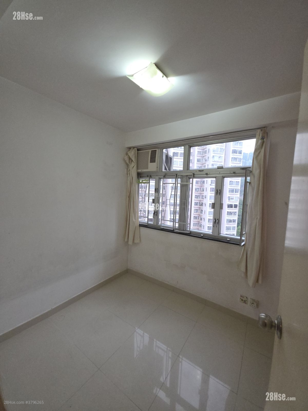 Tsuen Wan Centre Sell 2 Bedrooms , 1 Bathroom 377 ft²