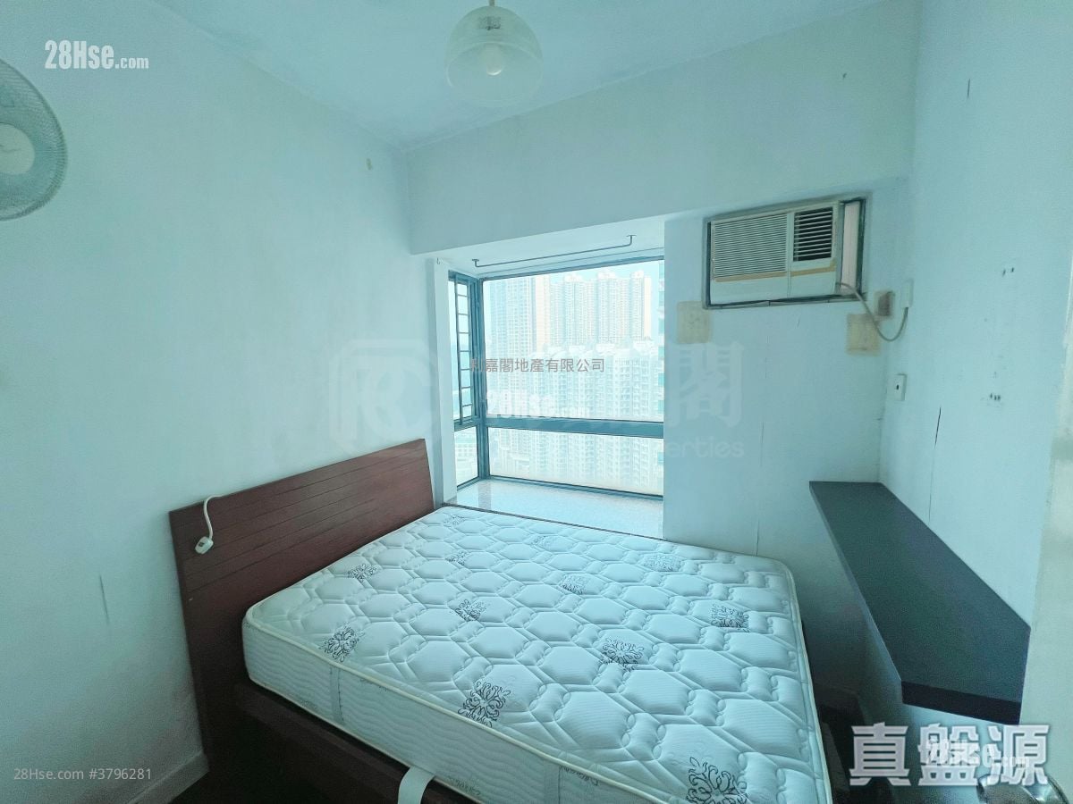 Sea Crest Villa Sell 2 Bedrooms 454 ft²