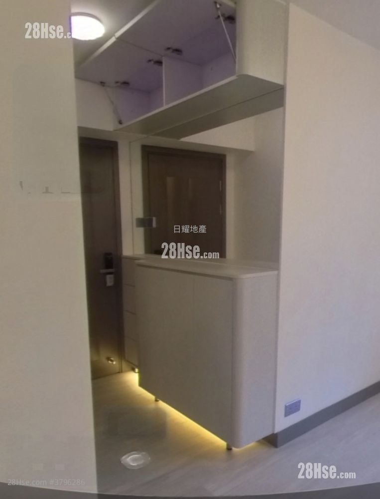 Fullview Court Rental 738 ft²