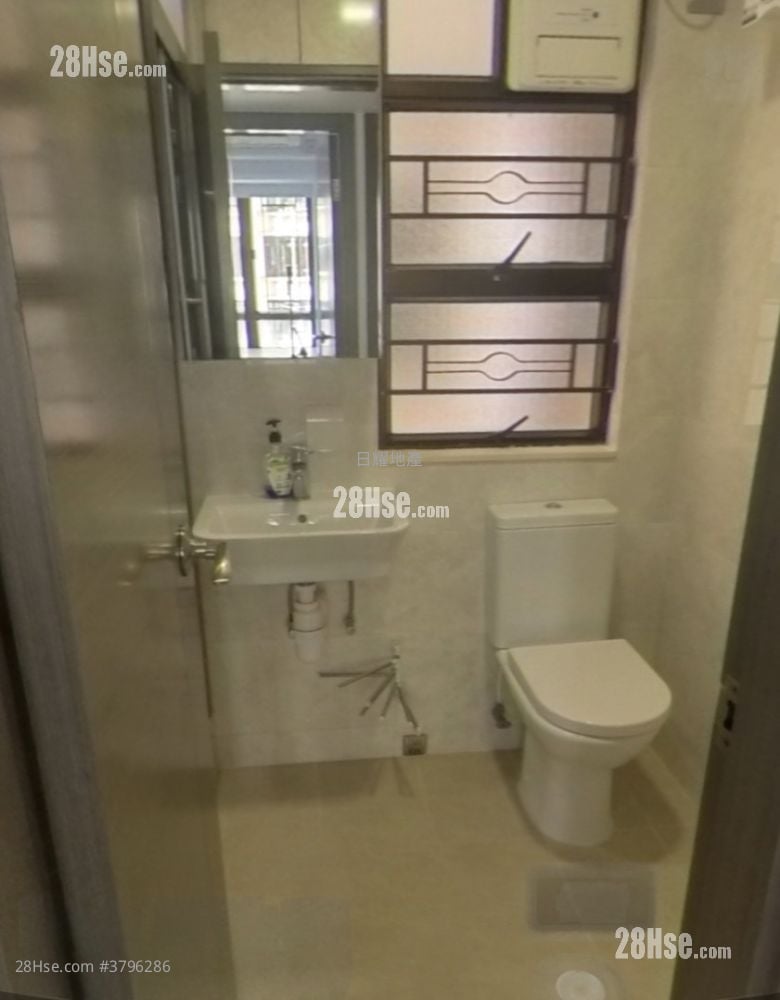 Fullview Court Rental 738 ft²