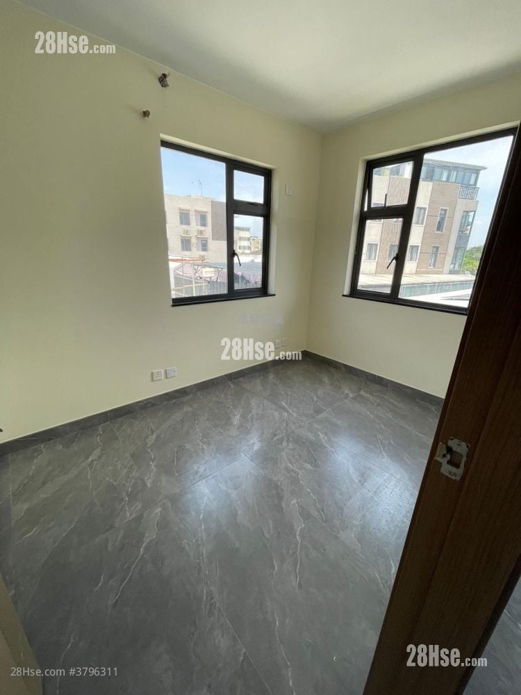 Village Sell 700 ft²