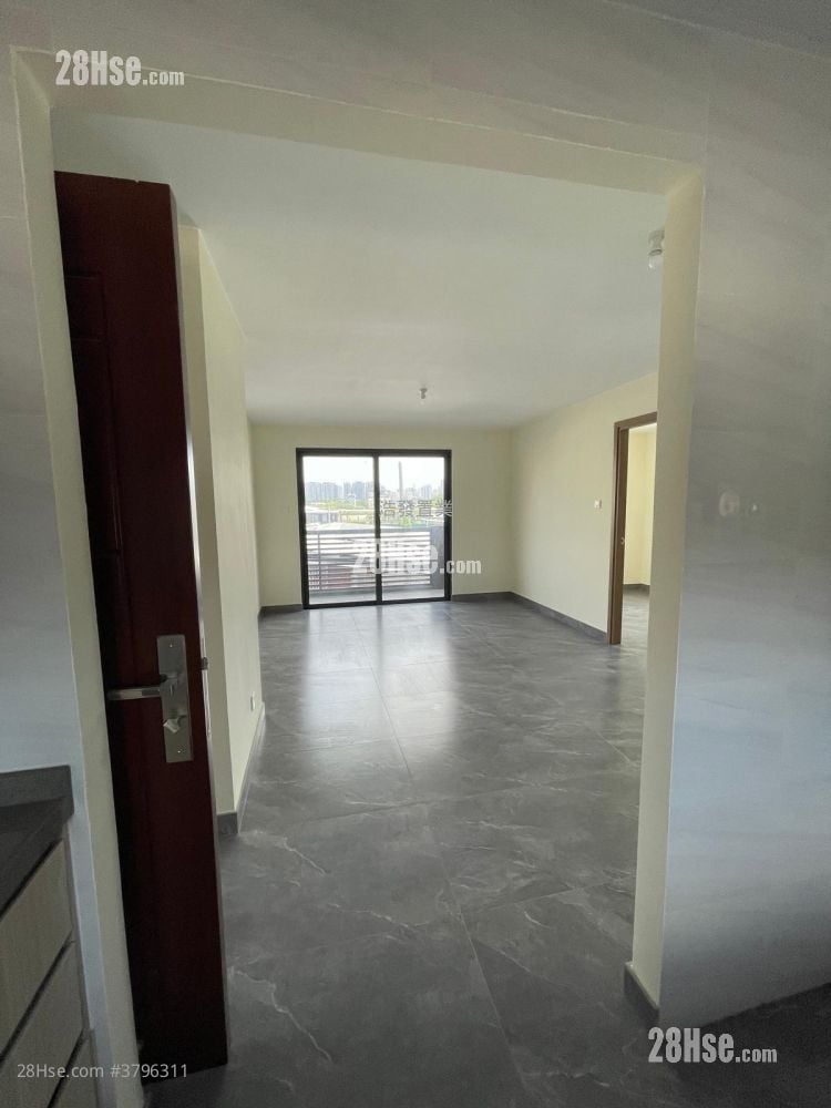 Village Sell 700 ft²