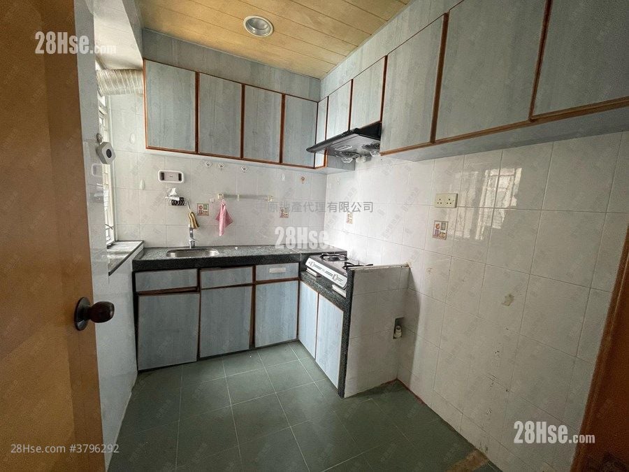 Greenview Court Sell 2 Bedrooms , 1 Bathroom 477 ft²