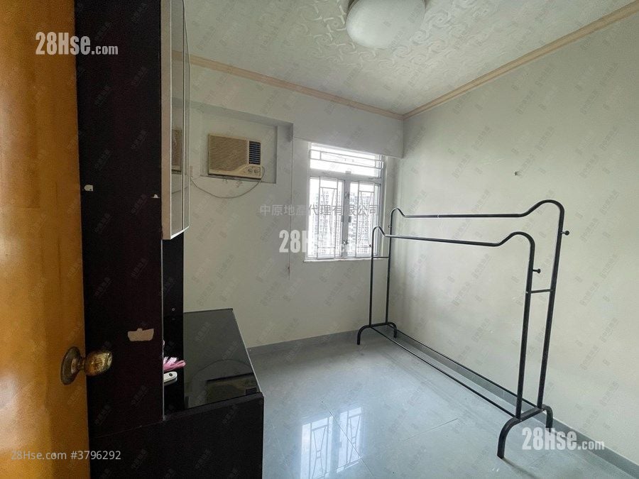 Greenview Court Sell 2 Bedrooms , 1 Bathroom 477 ft²