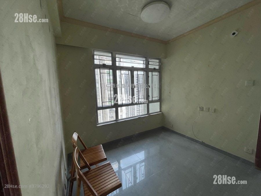 Greenview Court Sell 2 Bedrooms , 1 Bathroom 477 ft²