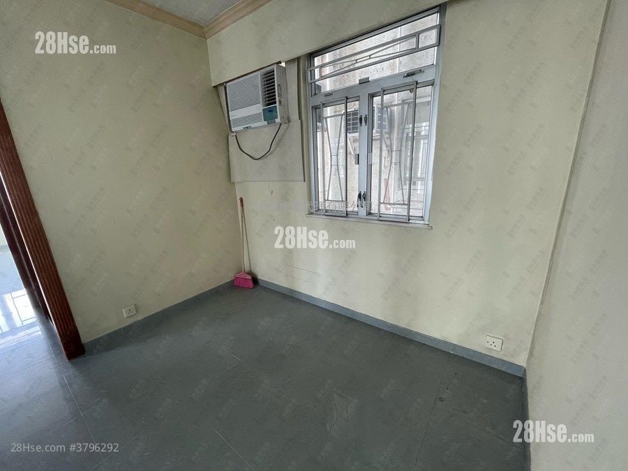 Greenview Court Sell 2 Bedrooms , 1 Bathroom 477 ft²