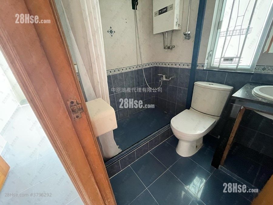 Greenview Court Sell 2 Bedrooms , 1 Bathroom 477 ft²