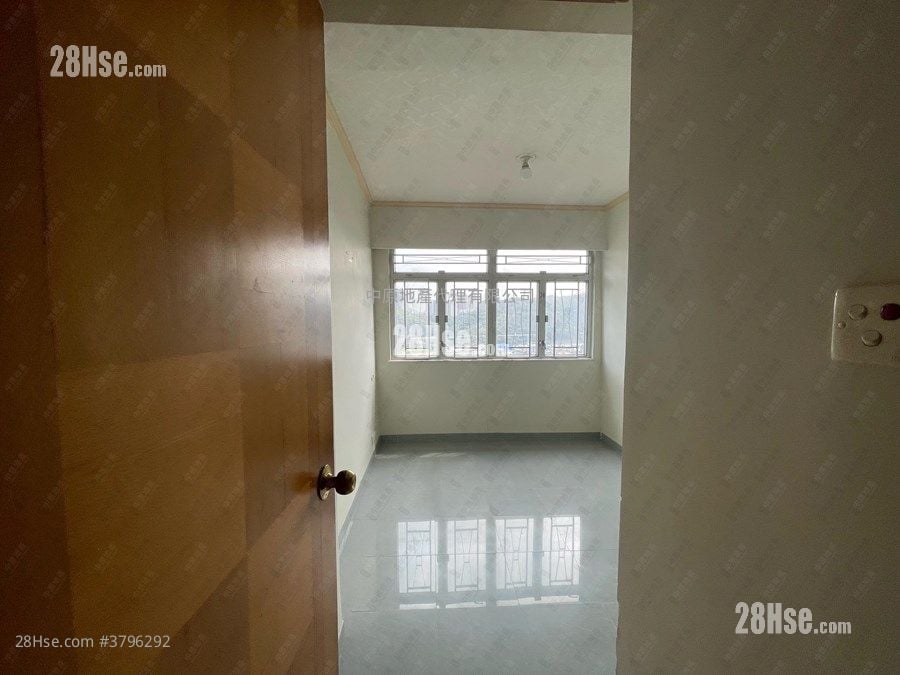 Greenview Court Sell 2 Bedrooms , 1 Bathroom 477 ft²