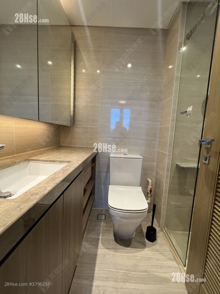 浴室: 朗屏8号 售盘 1 房 , 1 浴室 372 平方尺