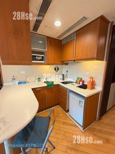 Royal Peninsula Rental 1 Bedroom 442 ft²