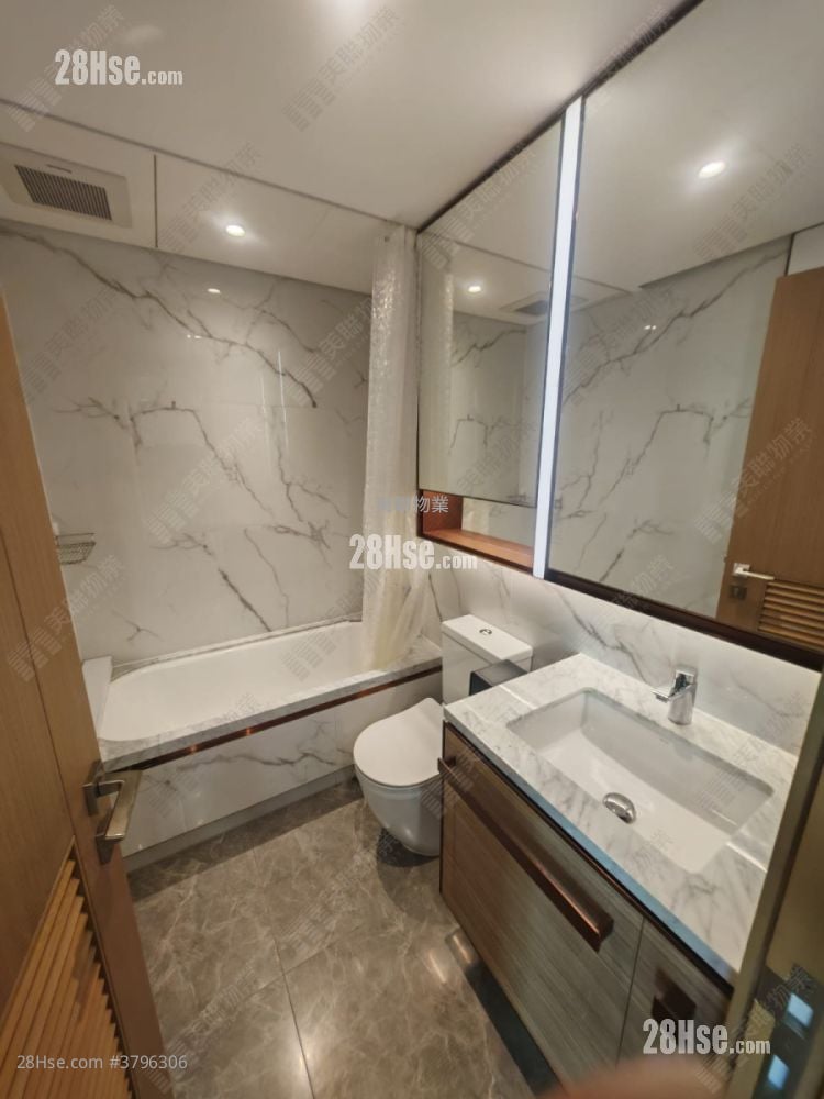 bathroom: Sol City Sell 1 Bedroom , 1 Bathroom 319 ft²