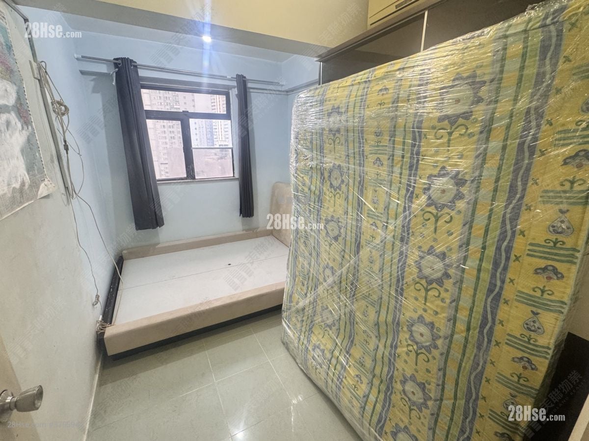 Kam Shek Building Sell 2 Bedrooms , 1 Bathroom 407 ft²