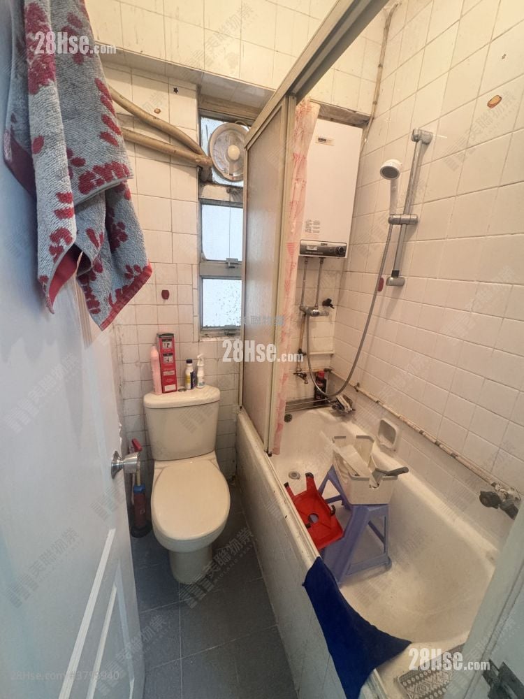 Kam Shek Building Sell 2 Bedrooms , 1 Bathroom 407 ft²