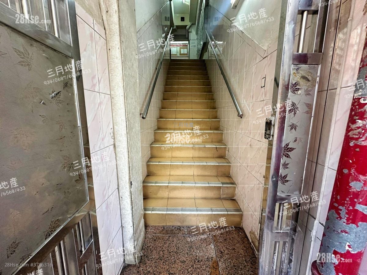 Lai Heung Building Sell 2 Bedrooms , 1 Bathroom 437 ft²