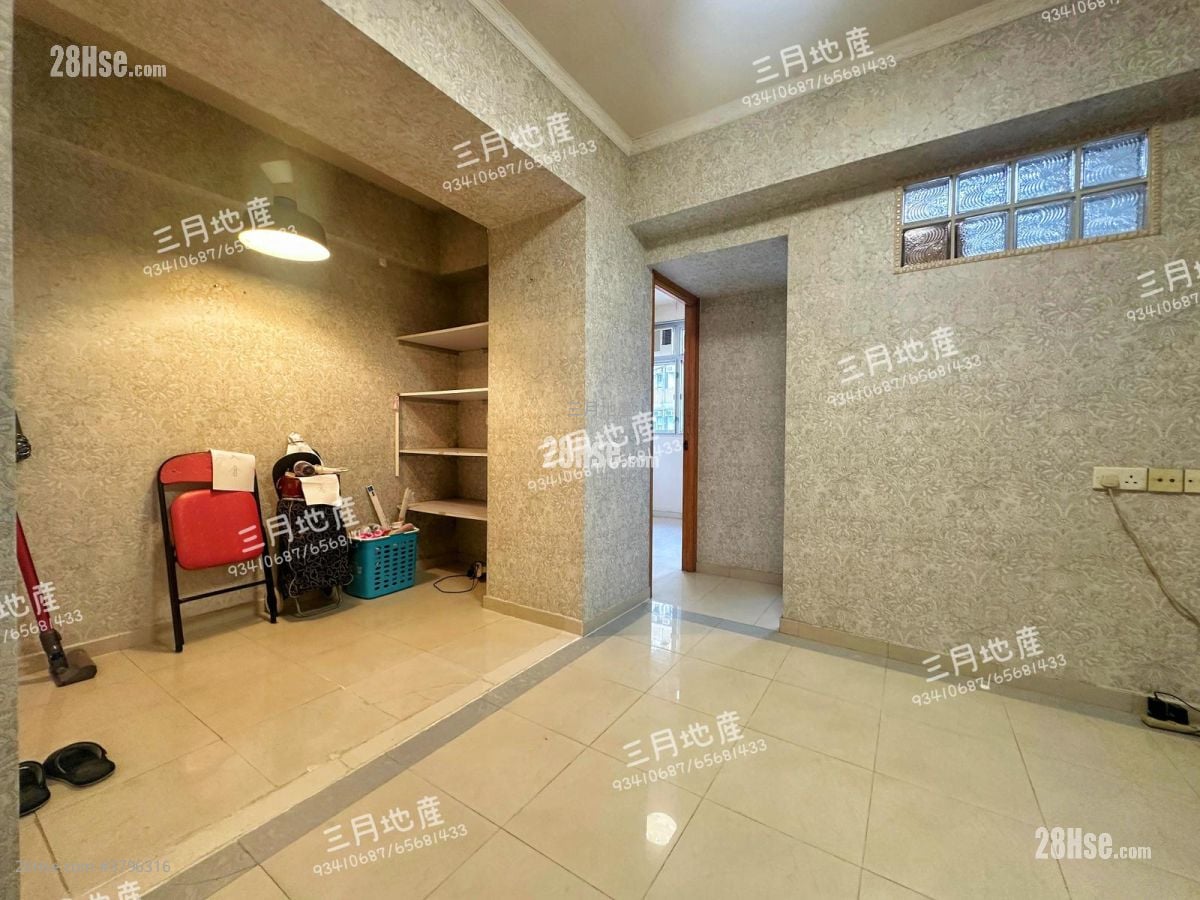 Lai Heung Building Sell 2 Bedrooms , 1 Bathroom 437 ft²