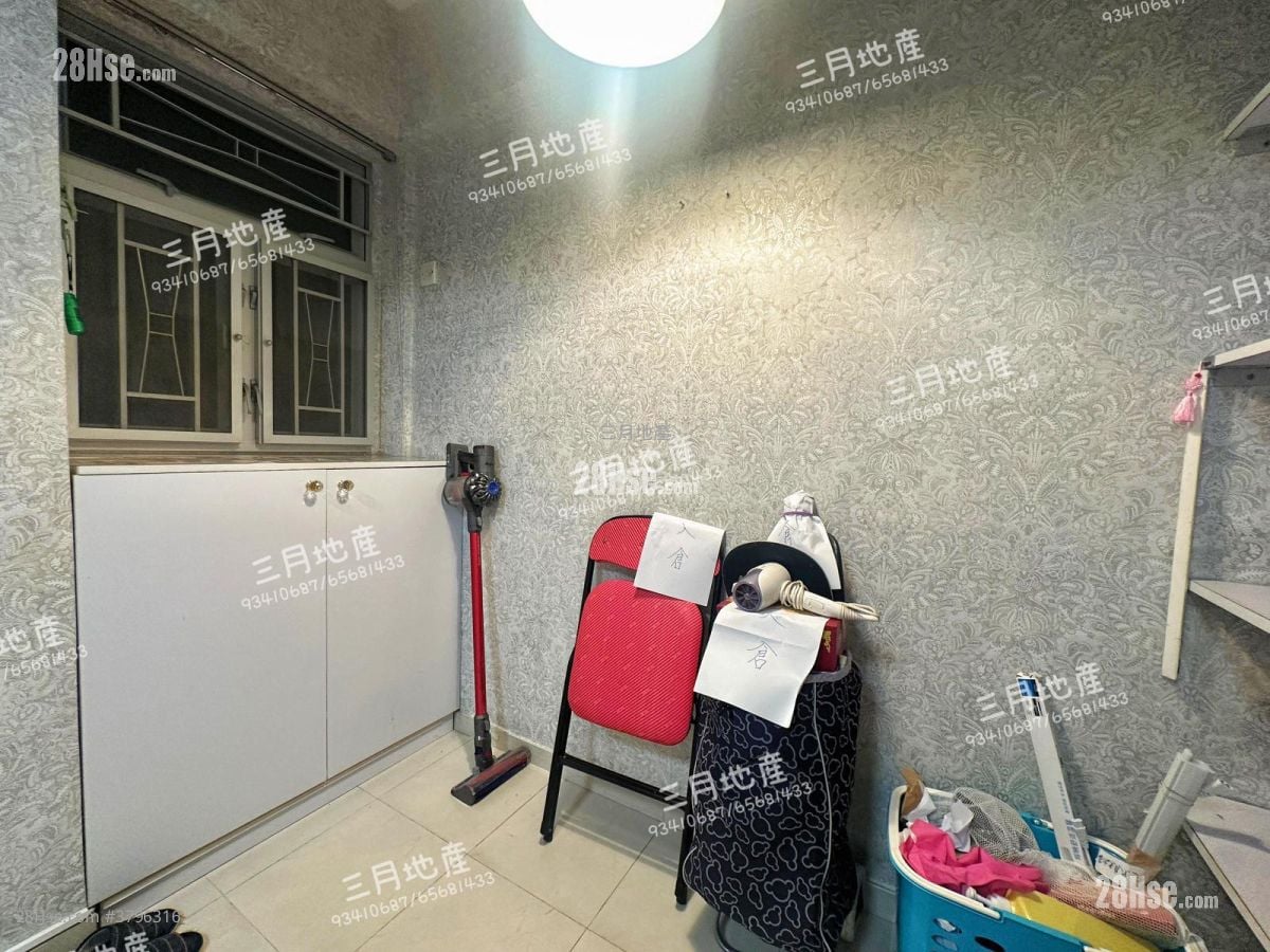 Lai Heung Building Sell 2 Bedrooms , 1 Bathroom 437 ft²