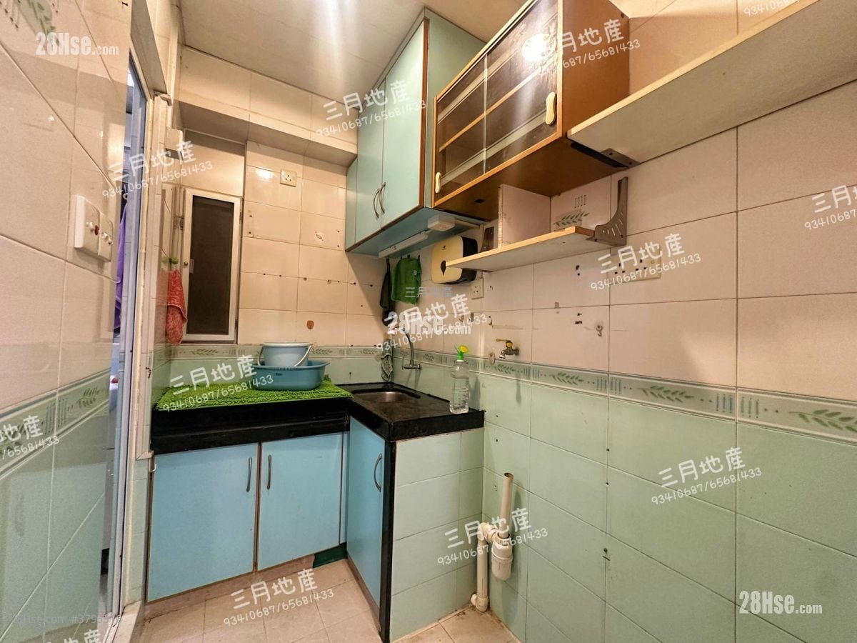 Lai Heung Building Sell 2 Bedrooms , 1 Bathroom 437 ft²
