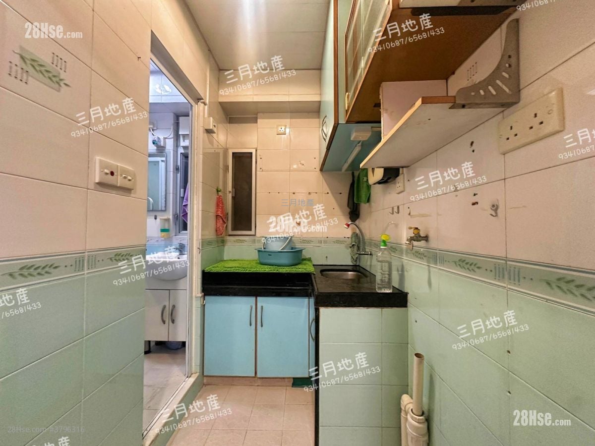 Lai Heung Building Sell 2 Bedrooms , 1 Bathroom 437 ft²