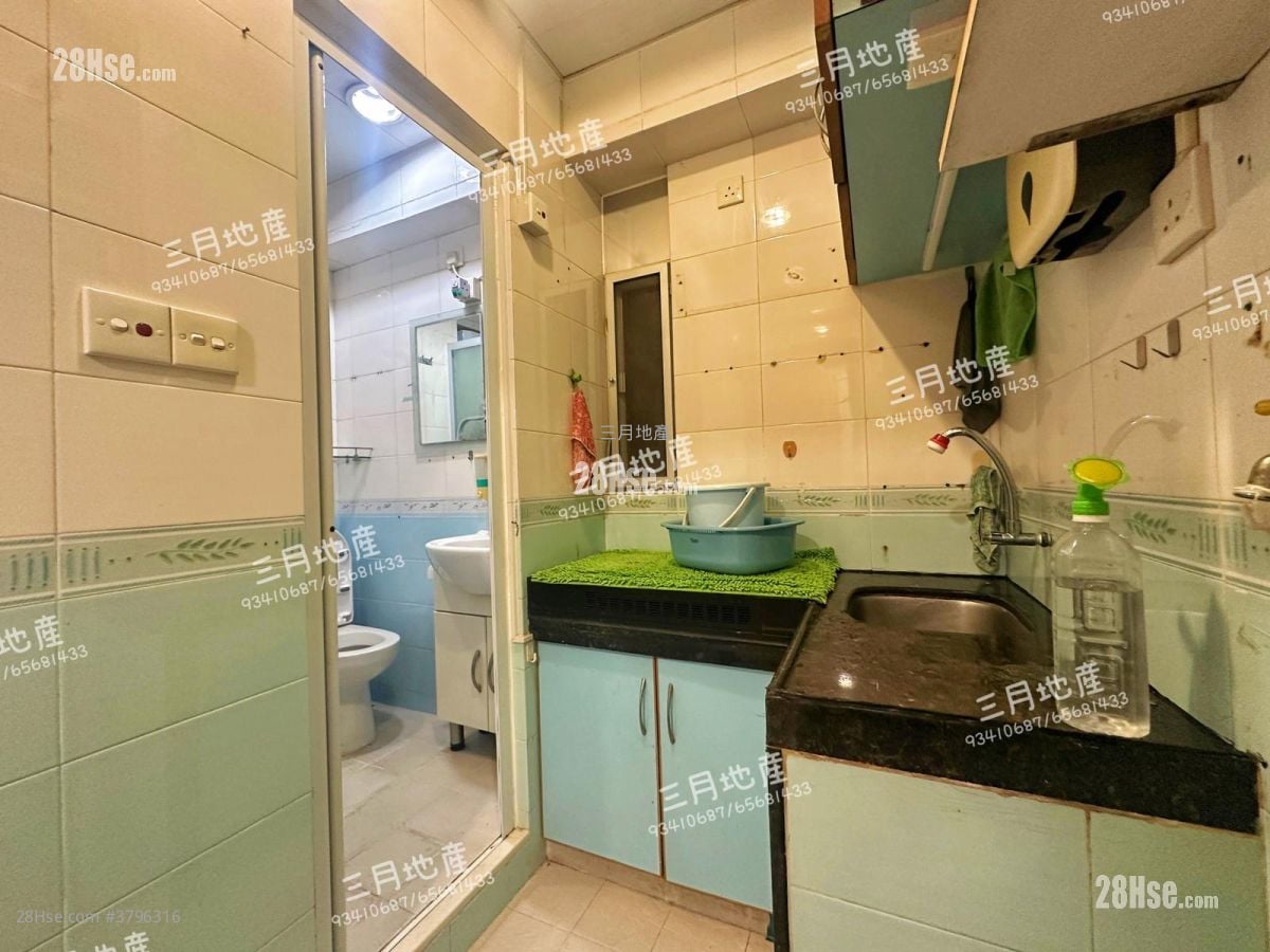 Lai Heung Building Sell 2 Bedrooms , 1 Bathroom 437 ft²