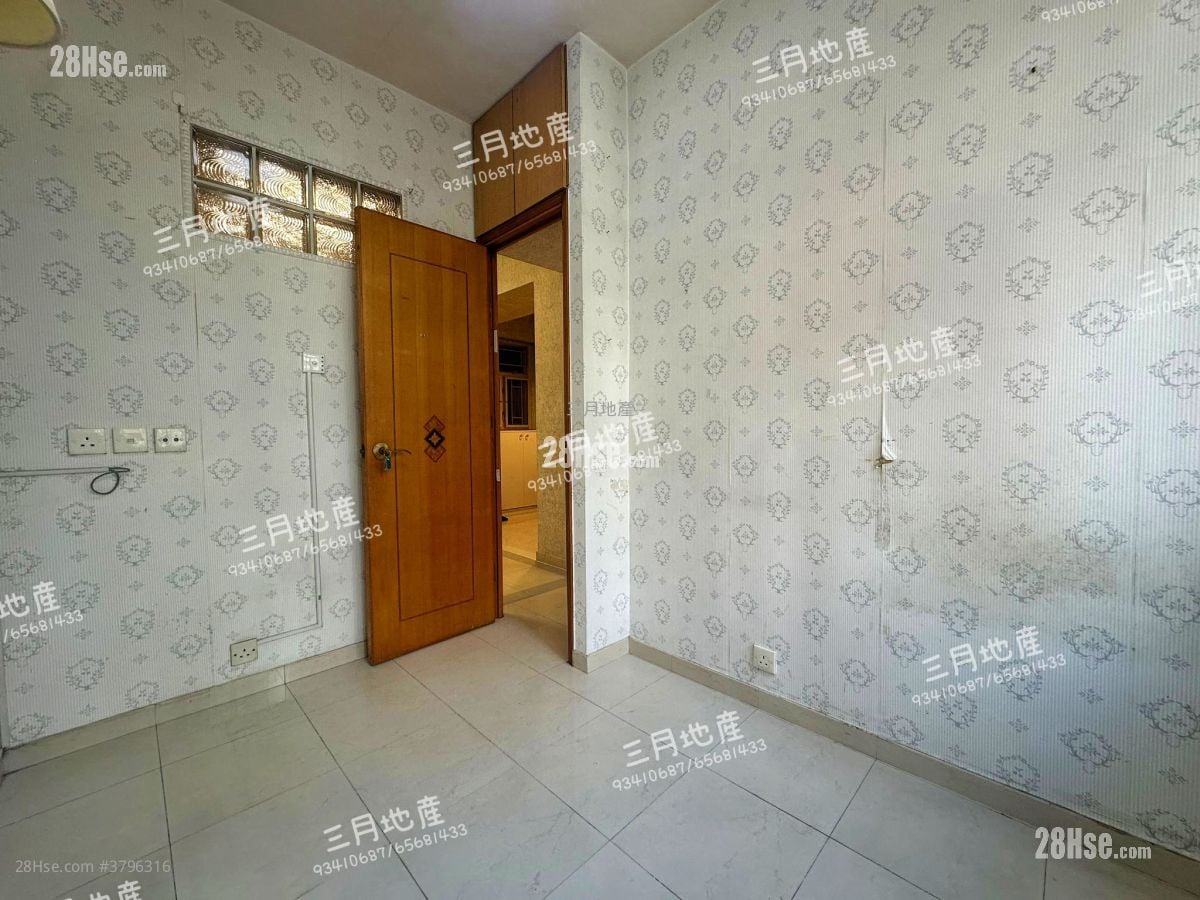 Lai Heung Building Sell 2 Bedrooms , 1 Bathroom 437 ft²