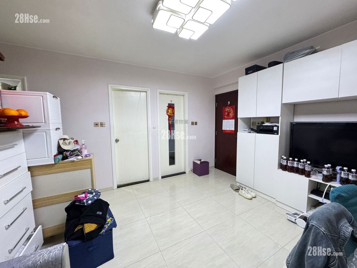 Po Hei Court Sell 2 Bedrooms , 1 Bathroom 479 ft²