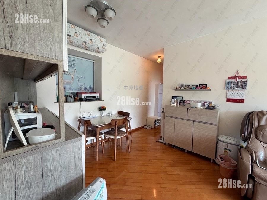 Tung Chung Crescent Sell 2 Bedrooms 607 ft²