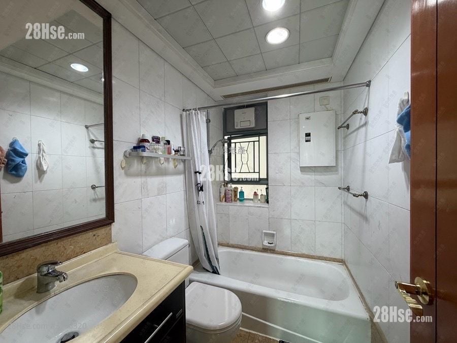 Tung Chung Crescent Sell 2 Bedrooms 607 ft²
