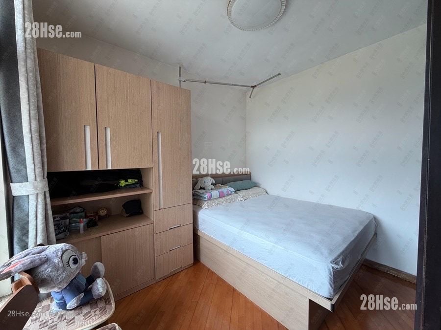 Tung Chung Crescent Sell 2 Bedrooms 607 ft²