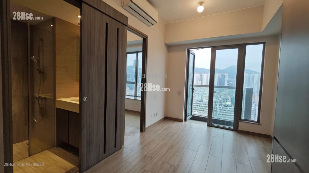 Park One Sell 3 Bedrooms , 1 Bathroom 418 ft²