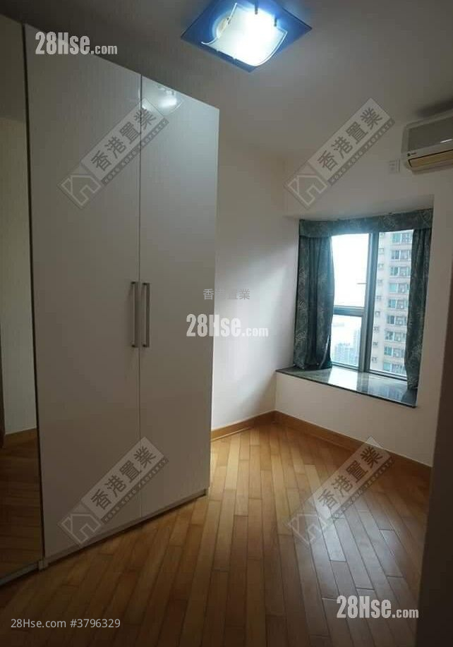 Park Central Sell 2 Bedrooms , 1 Bathroom 467 ft²