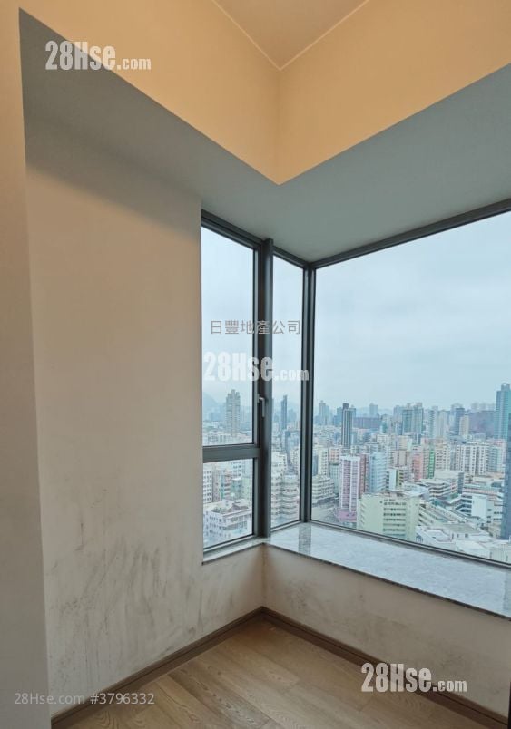 Park One Sell 3 Bedrooms , 1 Bathroom 418 ft²