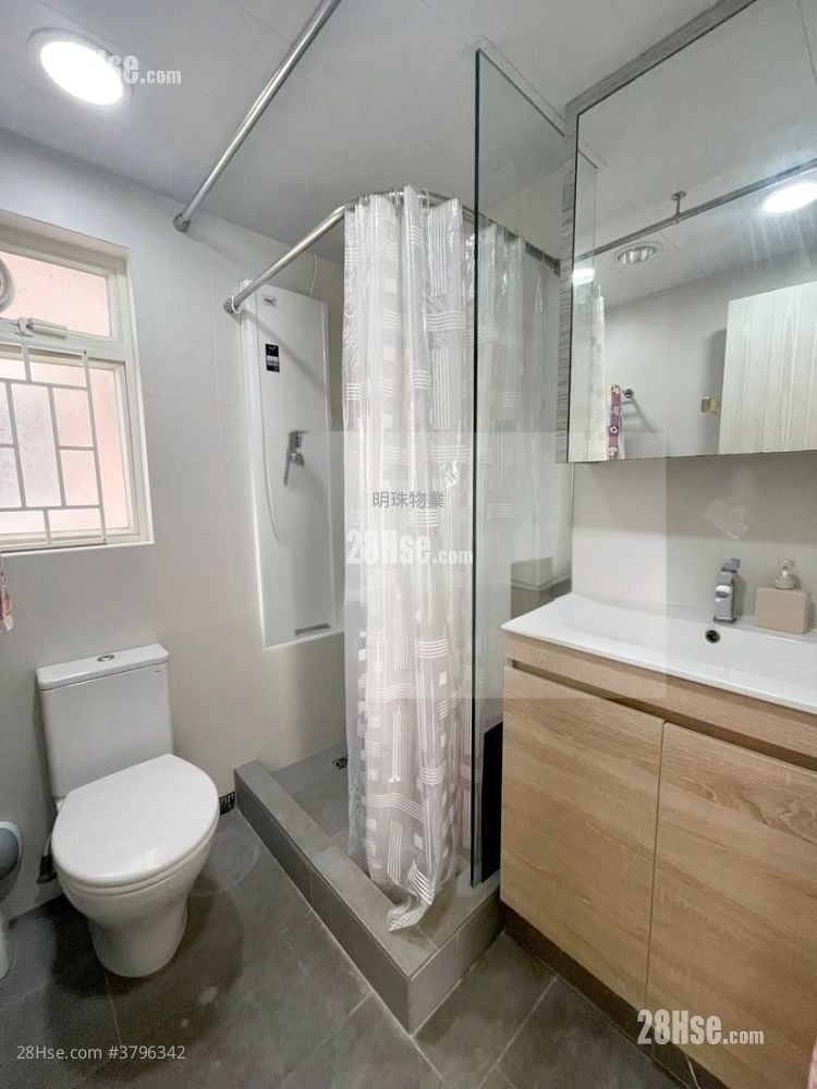 Li Chit Garden Sell 2 Bedrooms , 1 Bathroom 397 ft²