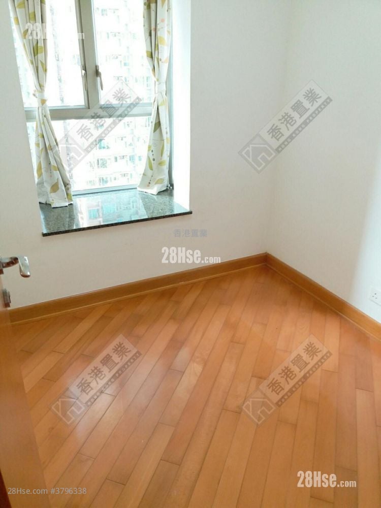 Park Central Sell 2 Bedrooms , 1 Bathroom 465 ft²