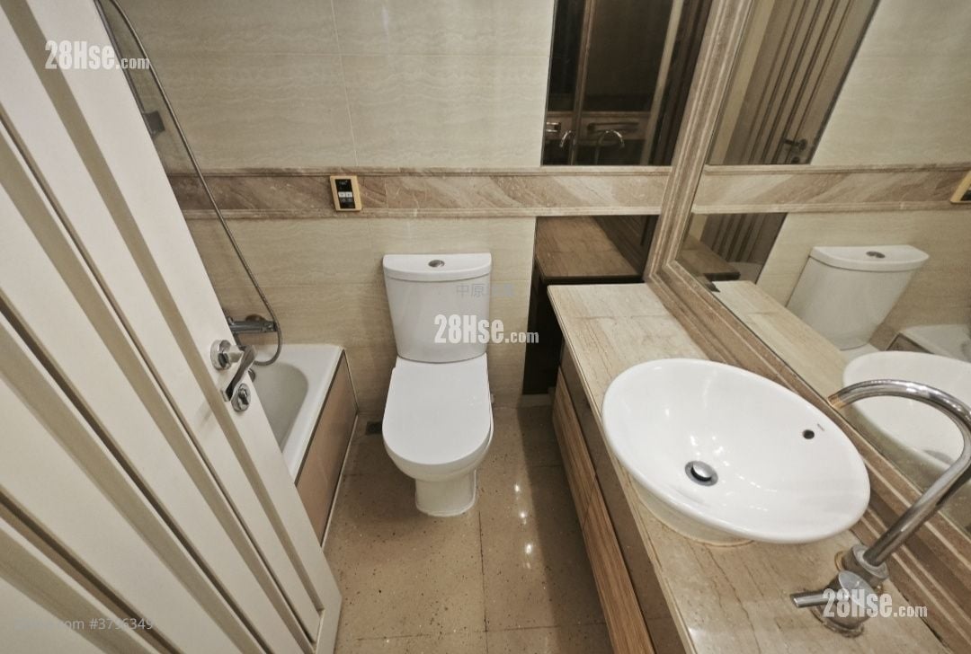 Uptown Sell 3 Bedrooms 764 ft²