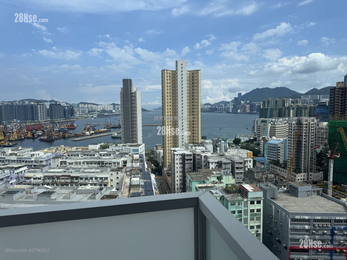 City Hub Sell 2 Bedrooms , 1 Bathroom 536 ft²