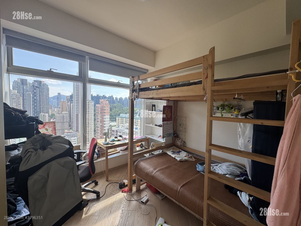 City Hub Sell 2 Bedrooms , 1 Bathroom 536 ft²