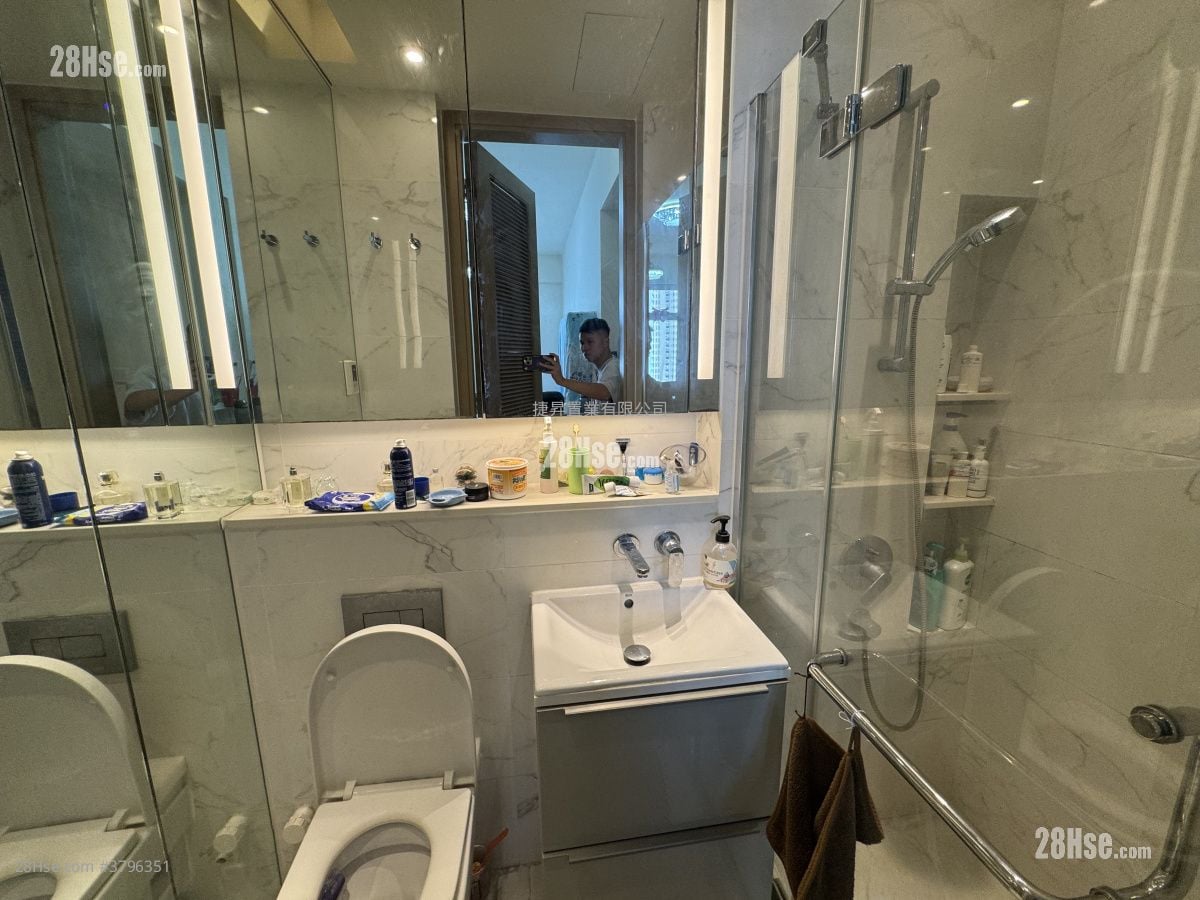 City Hub Sell 2 Bedrooms , 1 Bathroom 536 ft²