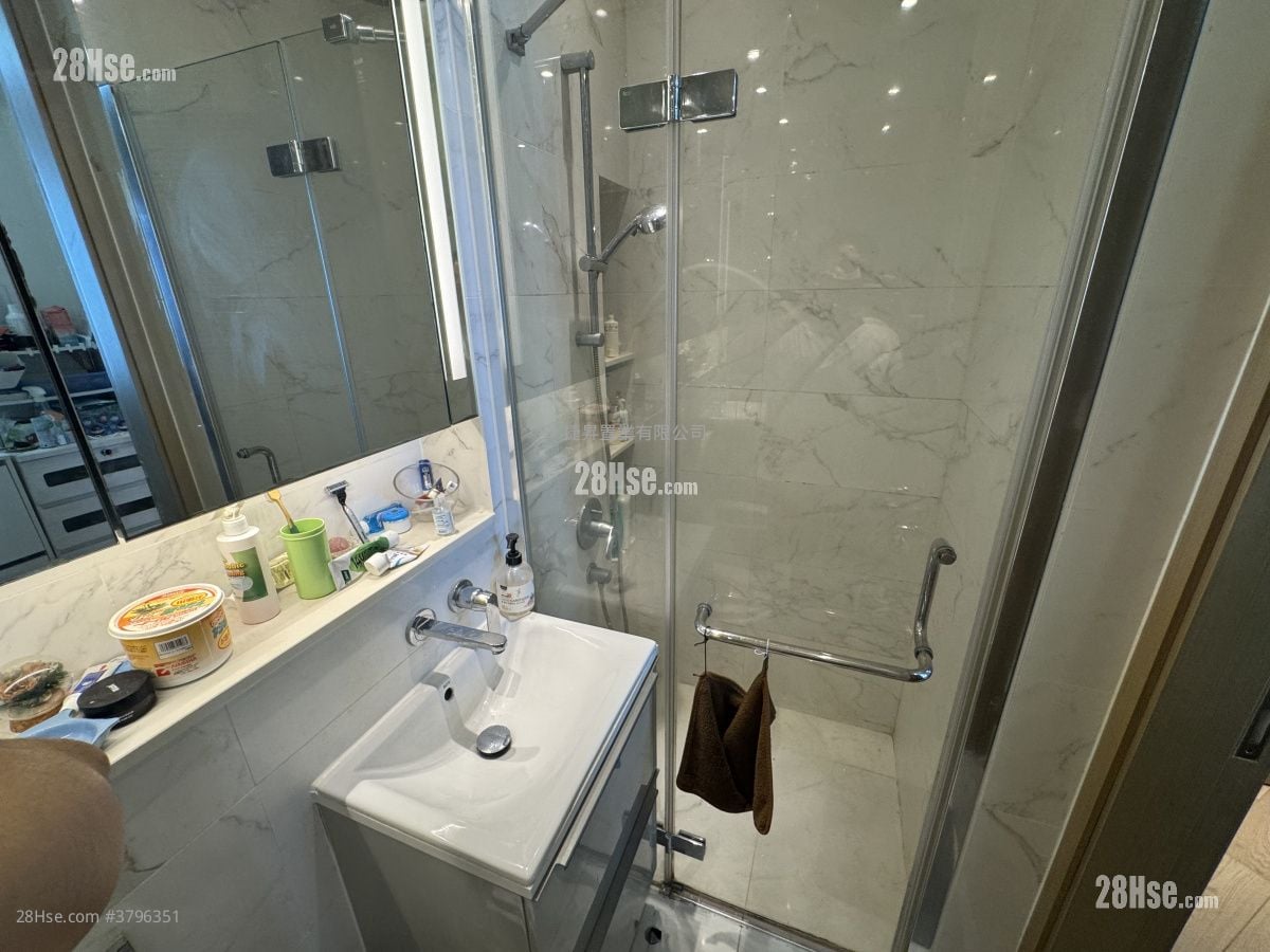 City Hub Sell 2 Bedrooms , 1 Bathroom 536 ft²