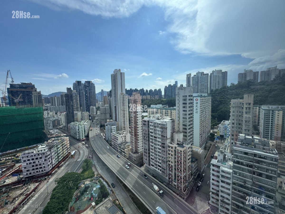 City Hub Sell 2 Bedrooms , 1 Bathroom 536 ft²