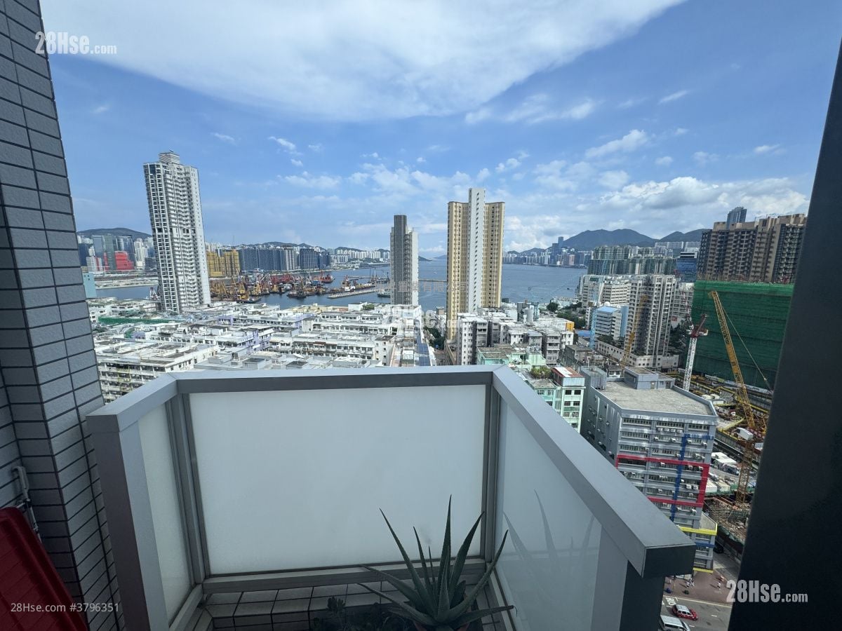 City Hub Sell 2 Bedrooms , 1 Bathroom 536 ft²