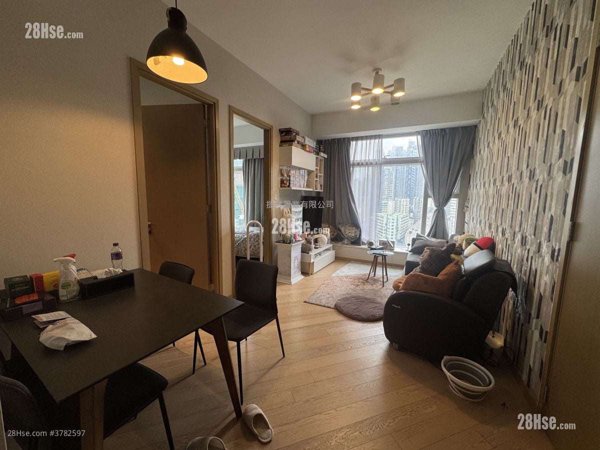 City Hub Sell 2 Bedrooms , 1 Bathroom 510 ft²