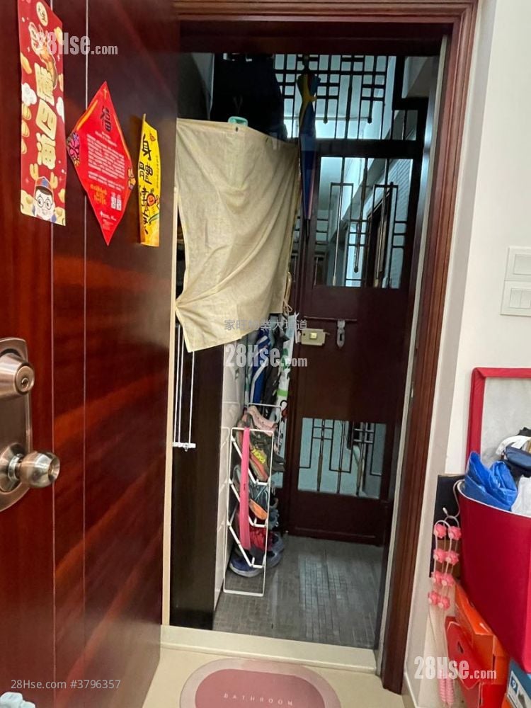 Ample Building Sell 2 Bedrooms , 1 Bathroom 452 ft²