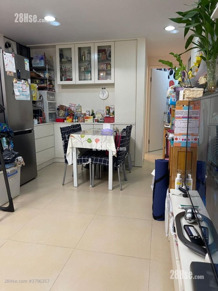 Ample Building Sell 2 Bedrooms , 1 Bathroom 452 ft²