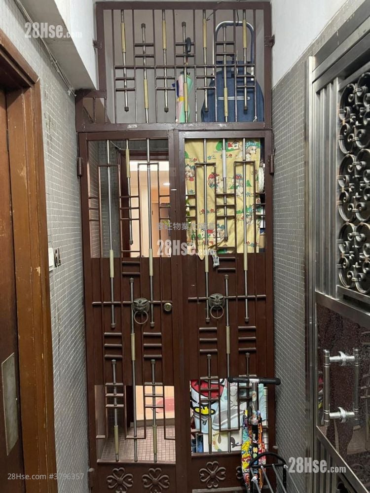 Ample Building Sell 2 Bedrooms , 1 Bathroom 452 ft²