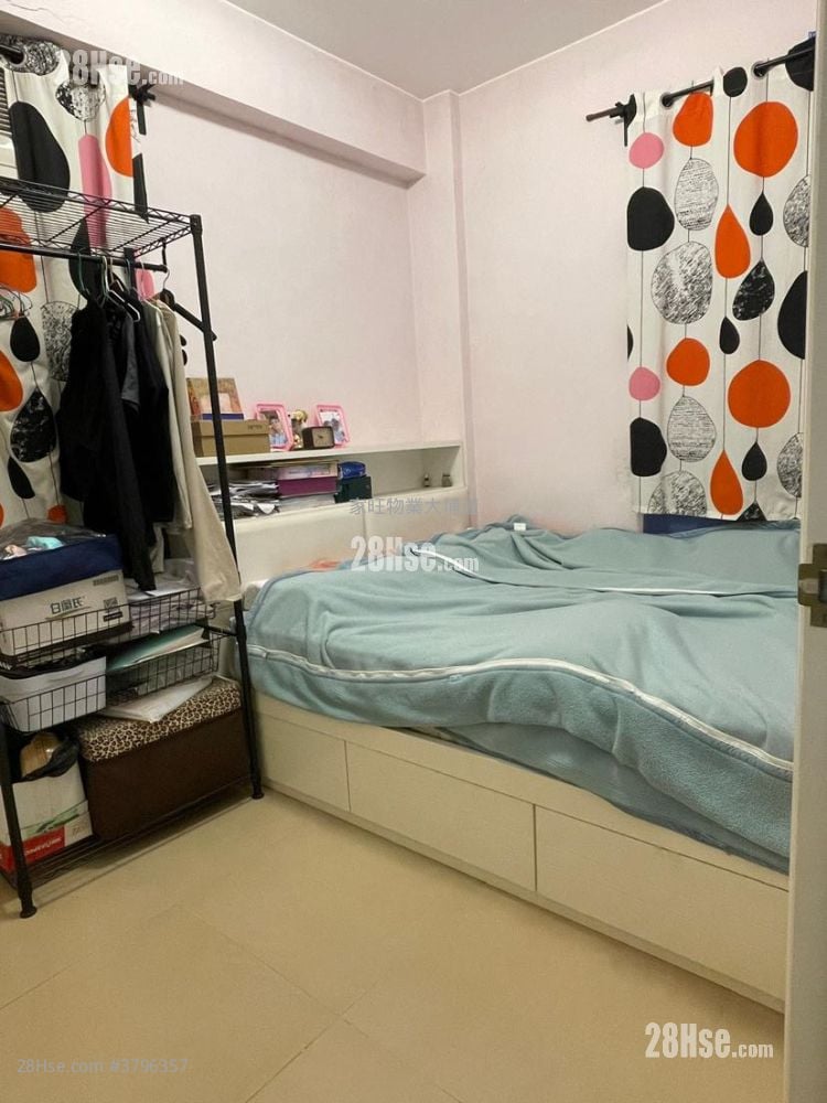 Ample Building Sell 2 Bedrooms , 1 Bathroom 452 ft²