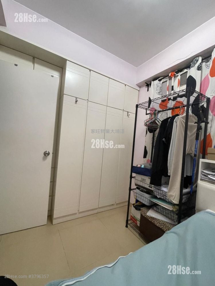 Ample Building Sell 2 Bedrooms , 1 Bathroom 452 ft²