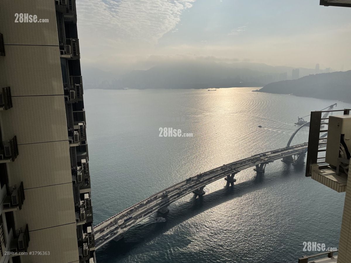 Sea To Sky Sell 4 Bedrooms , 2 Bathrooms 1,057 ft²