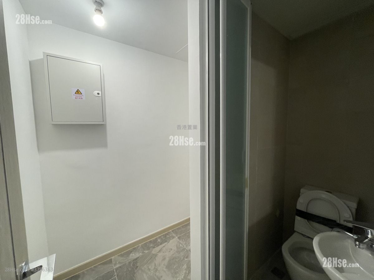 Sea To Sky Sell 4 Bedrooms , 2 Bathrooms 1,057 ft²